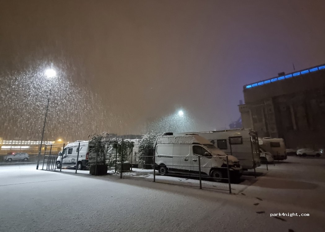 Wohnmobilstellplatz an der Völklinger Hütte in Völklingen — foto 3
