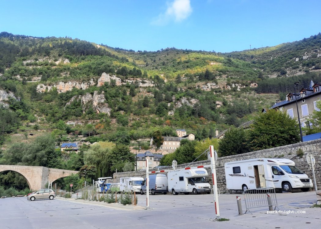 (48210) Sainte-Enimie - Rue du Front du Tarn — foto 2