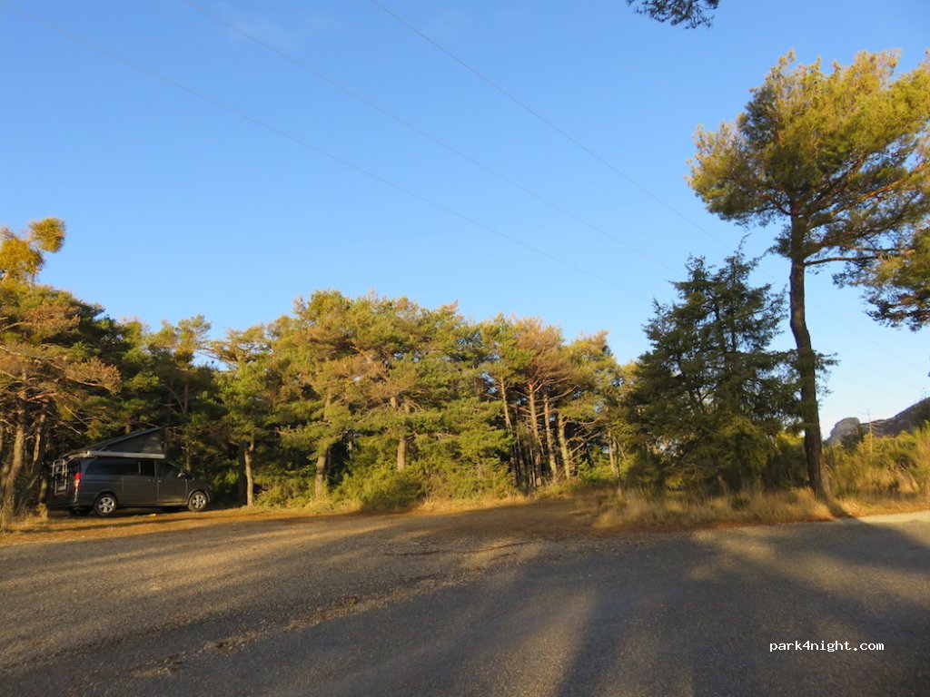 (83840) Bargème - Unnamed Road — foto