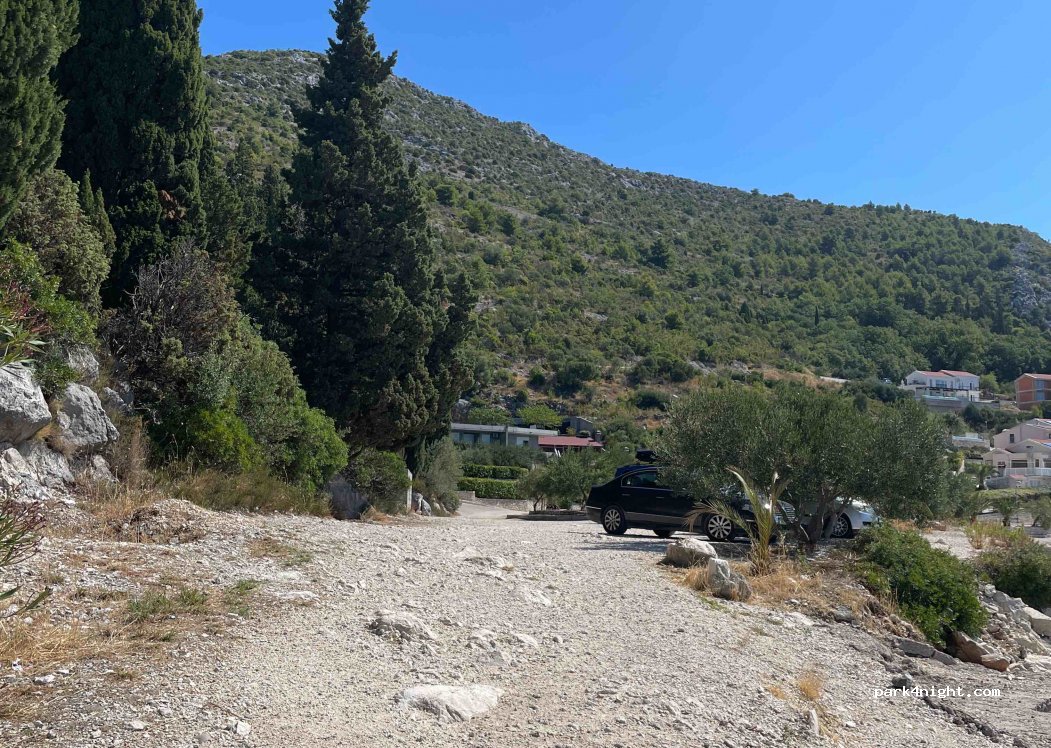 (20357) Kremena - Unnamed Road — foto