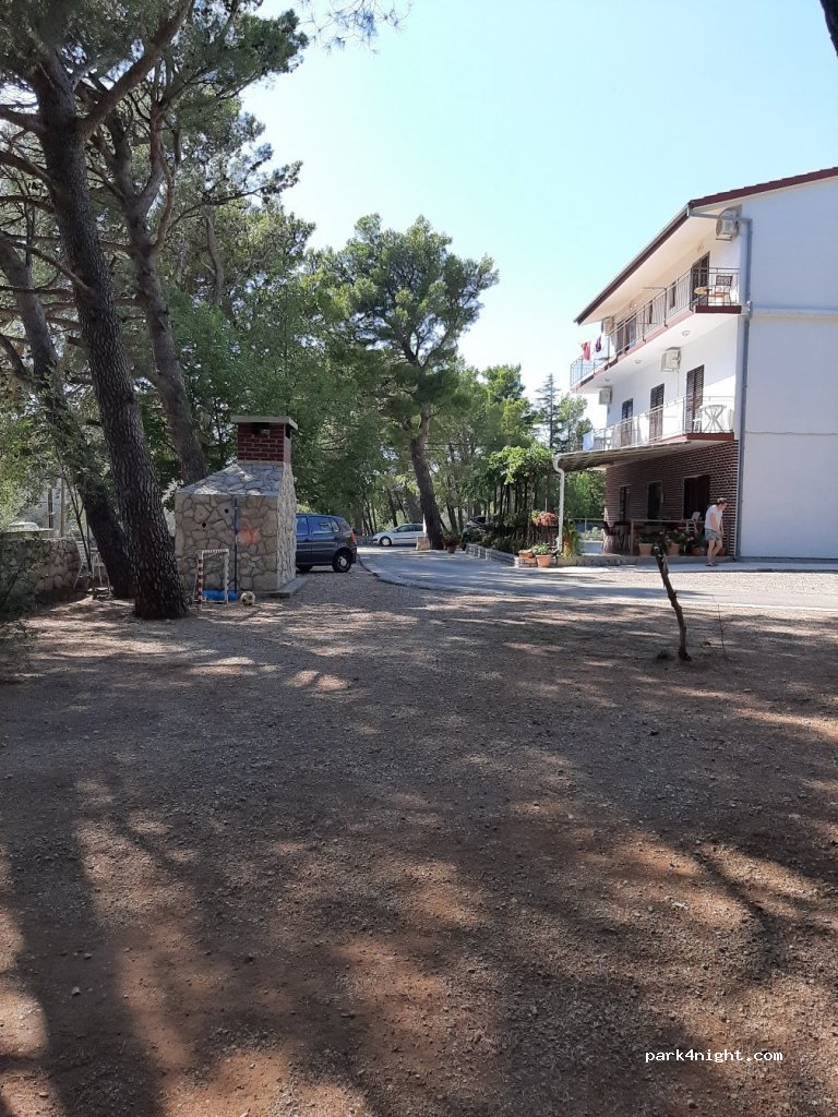 (23244) Starigrad - Ulica Starigradskih Zidara — foto 3