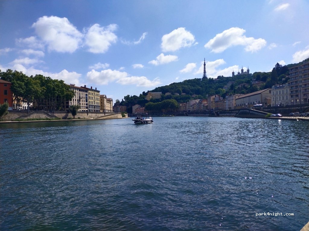 (69009) Lyon - 3B Quai Chauveau — foto