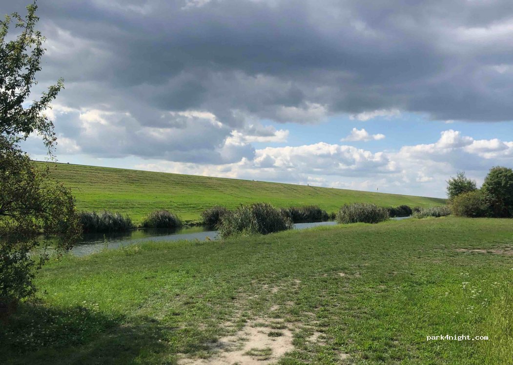 () Vojka nad Dunajom - Unnamed Road — foto