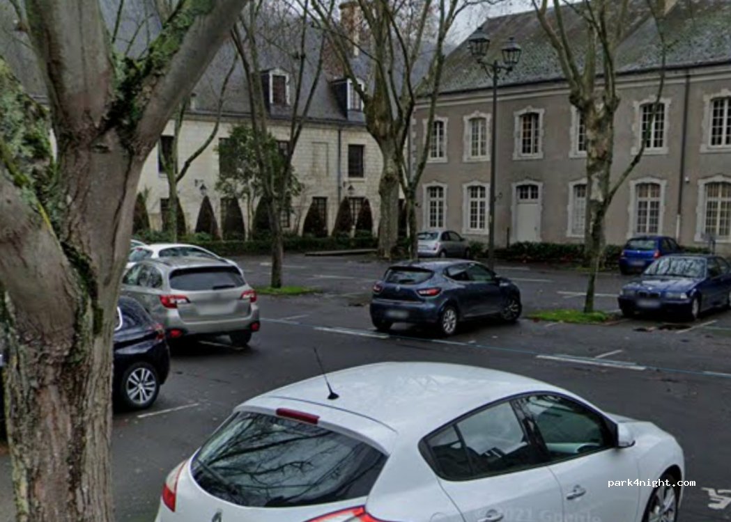 (37000) Tours - 1826 Cour de l'Armorial — foto