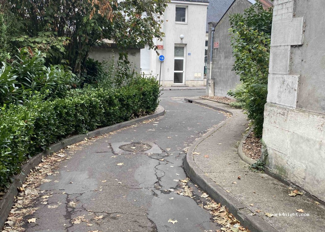 (37000) Tours - 1826 Cour de l'Armorial — foto 2