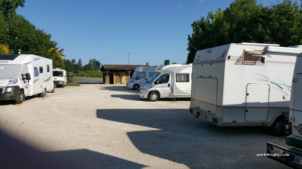 (33570) Lussac - 152-155 La Grange — foto