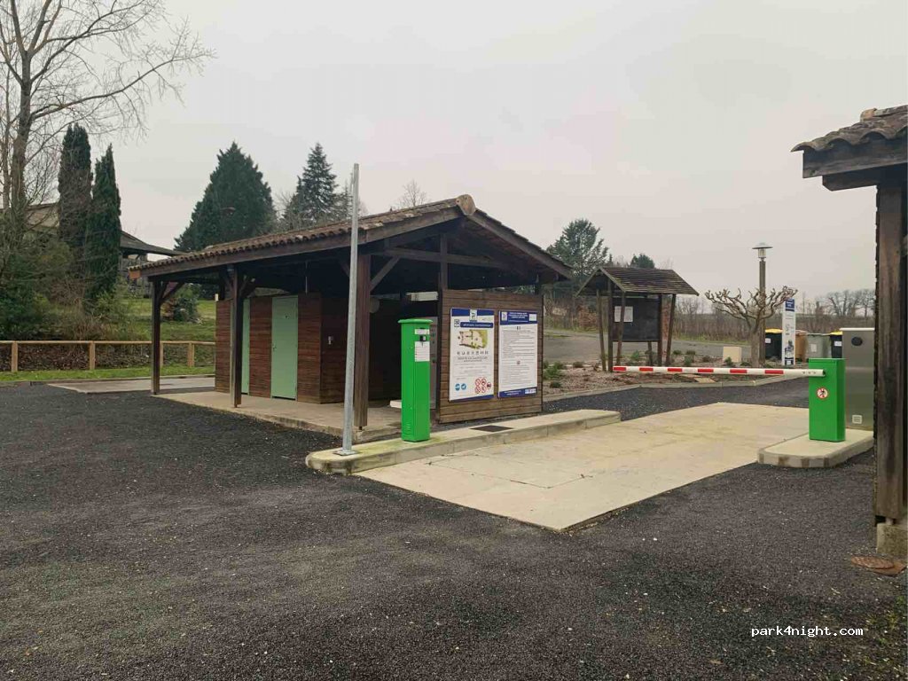 (33570) Lussac - 152-155 La Grange — foto 2