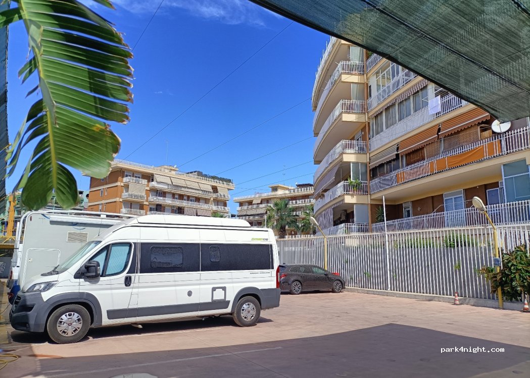 Parking "Colosseum" Barletta — foto