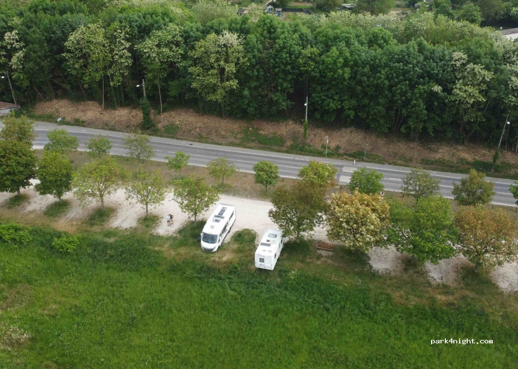 Aire camping-car Chartres — foto 2
