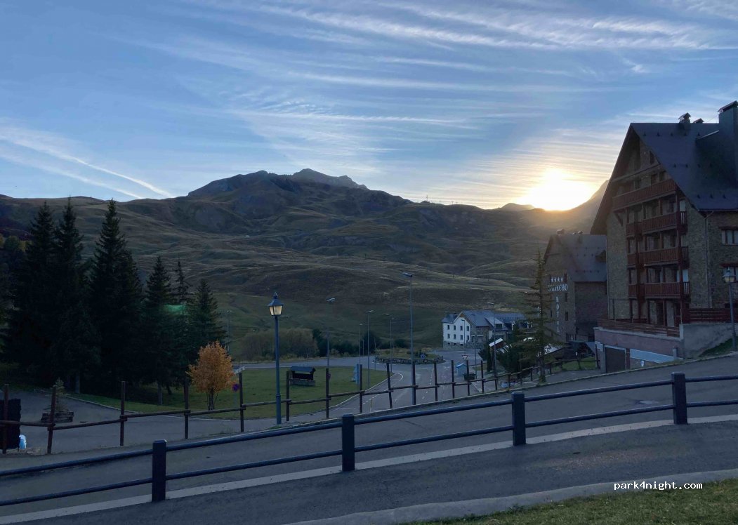 (22640) Formigal - 4 Plaza de Formigal — foto