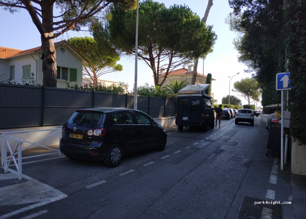 (06160) Antibes - 753 Boulevard de la Garoupe — foto 2