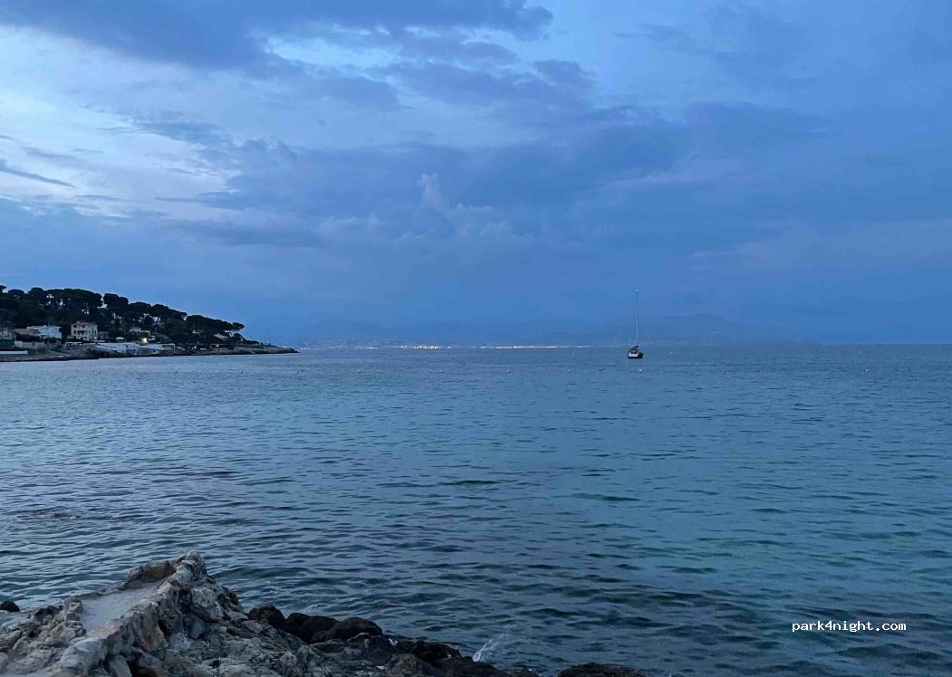 (06160) Antibes - 753 Boulevard de la Garoupe — foto 3
