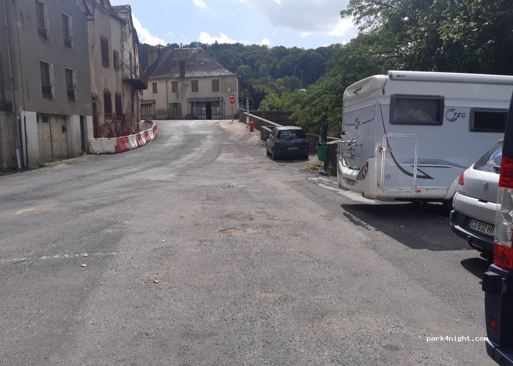 (12560) Saint-Laurent-d'Olt - D988 — foto 3