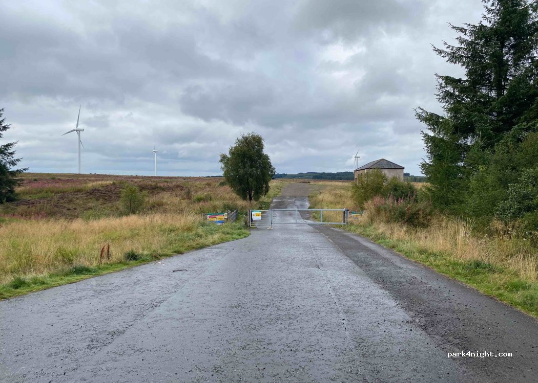 (EH55 8LG) West Calder - Unnamed Road — foto