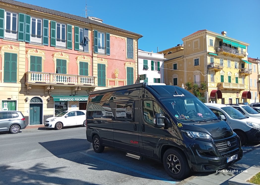 (17019) Varazze - 2 Corso Cristoforo Colombo — foto 2