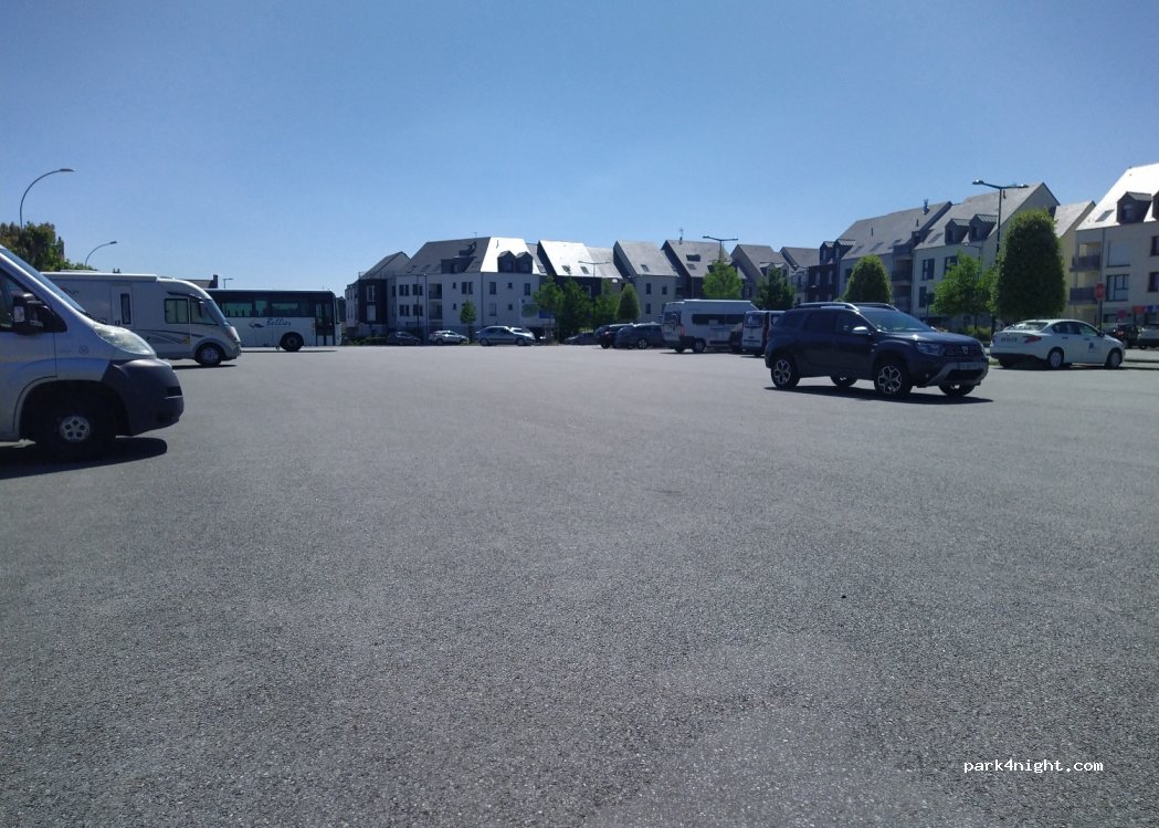(35350) Saint-Méloir-des-Ondes - Place du Marché au Cadran — foto