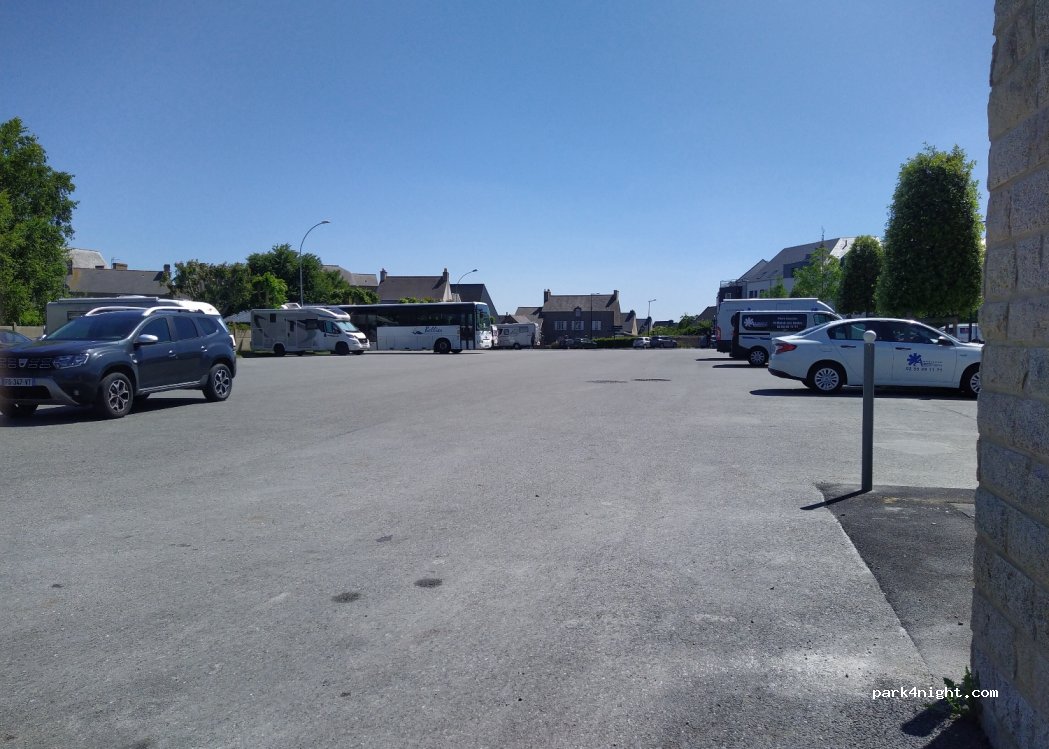 (35350) Saint-Méloir-des-Ondes - Place du Marché au Cadran — foto 2