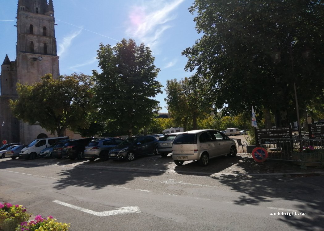 (86310) Saint-Savin - 54 Place de la Libération — foto 2