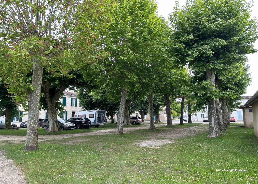 (33730) Villandraut - 2 Cours Daniel Dartigues — foto
