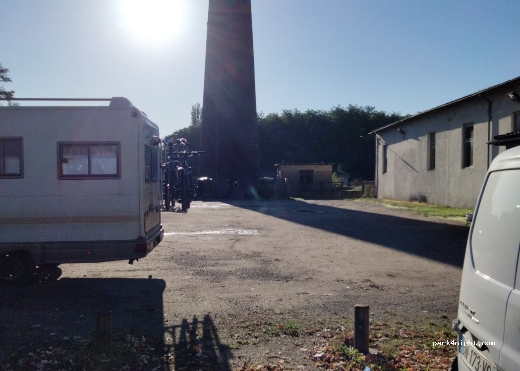 (33730) Villandraut - 2 Cours Daniel Dartigues — foto 2