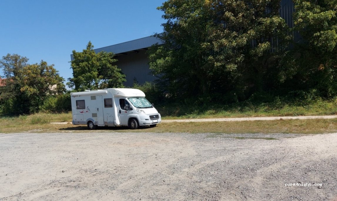 (42680) Saint-Marcellin-en-Forez - 2 Place De La Gare — foto