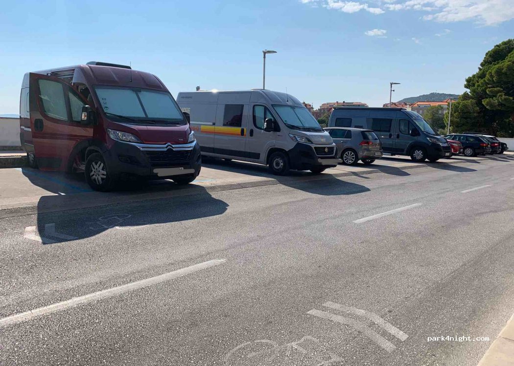 (21000) Split - 2 Šetalište Petra Preradovića — foto