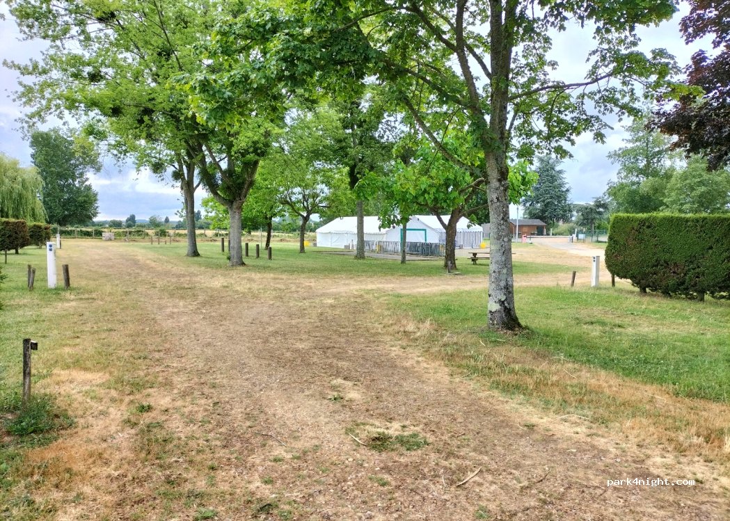 Camping Fort des Salles à Mayet — foto