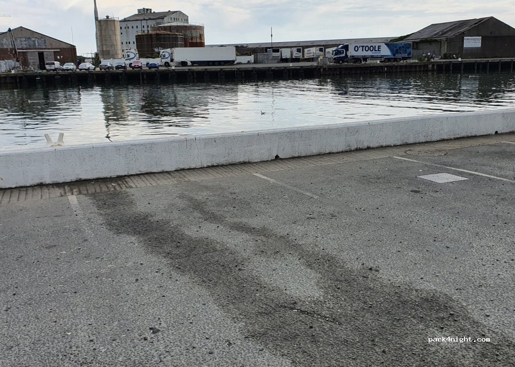 (Y14 T866) Arklow - 18 South Quay — foto