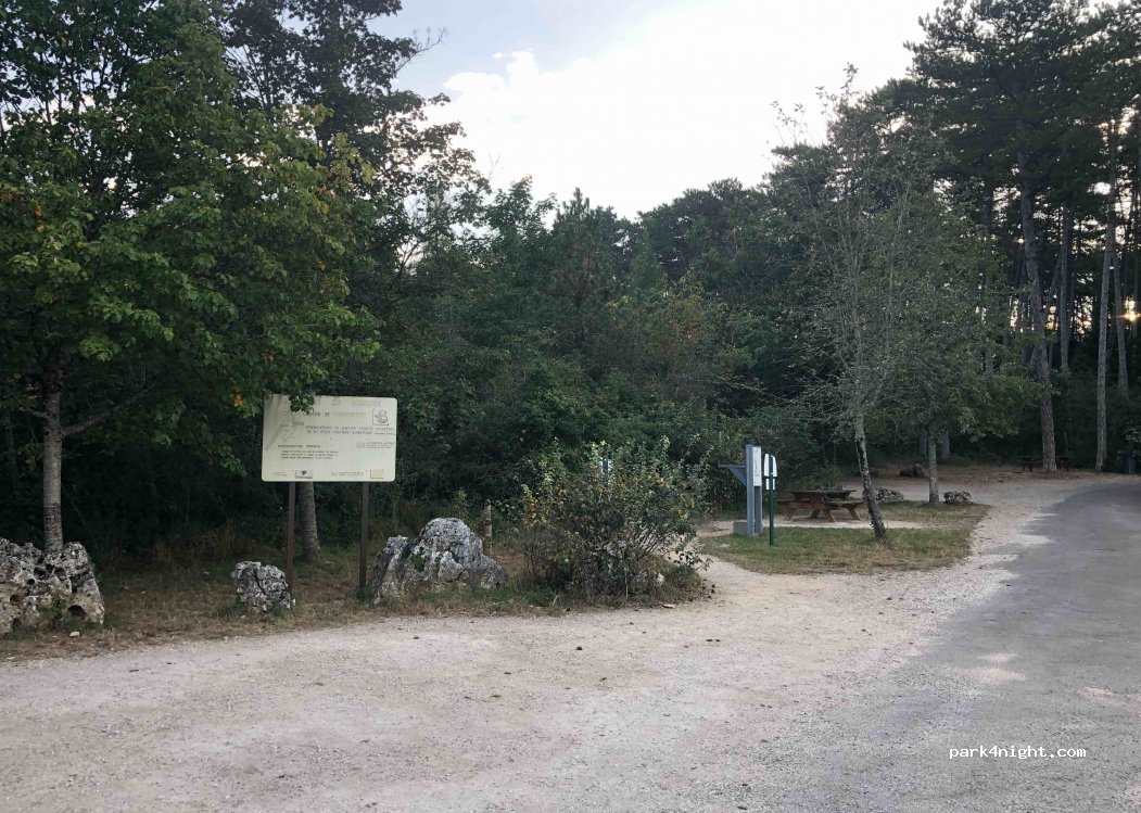 (21200) Beaune - Allée de Rochetin — foto