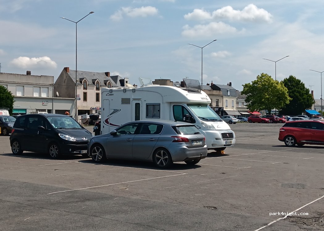 (79100) Thouars - 814 Boulevard Pierre Curie — foto 2