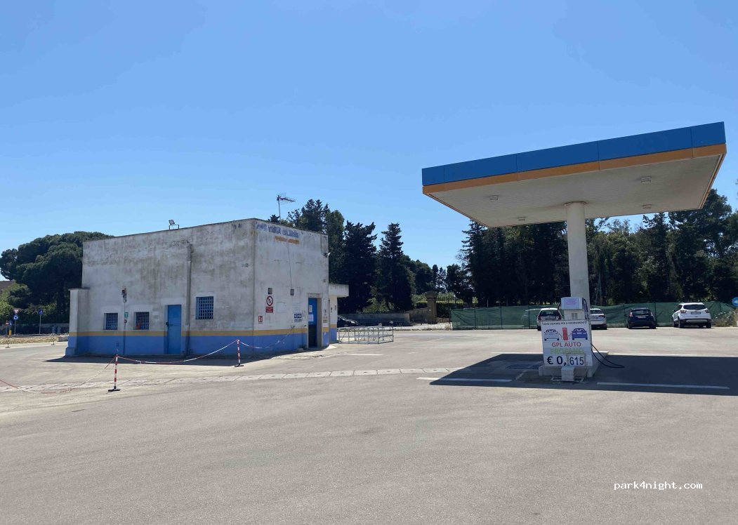 (73100) Lecce - Viale Marcello Chiatante, 1 — foto 4