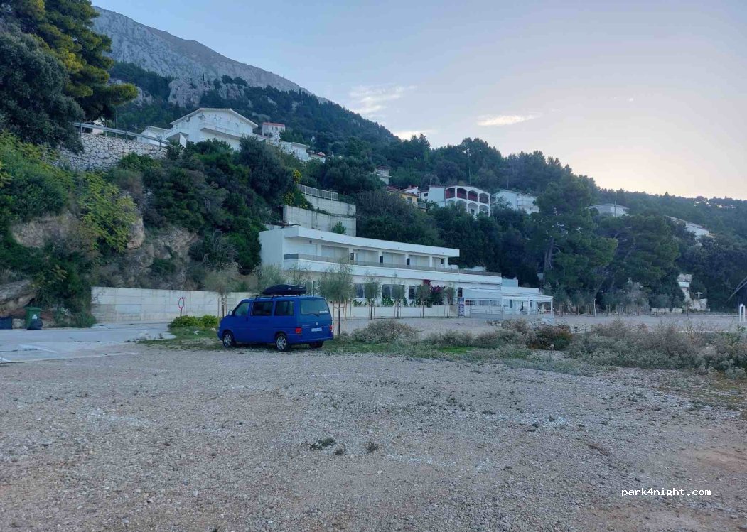 (21329) Živogošće - 87 D8 — foto