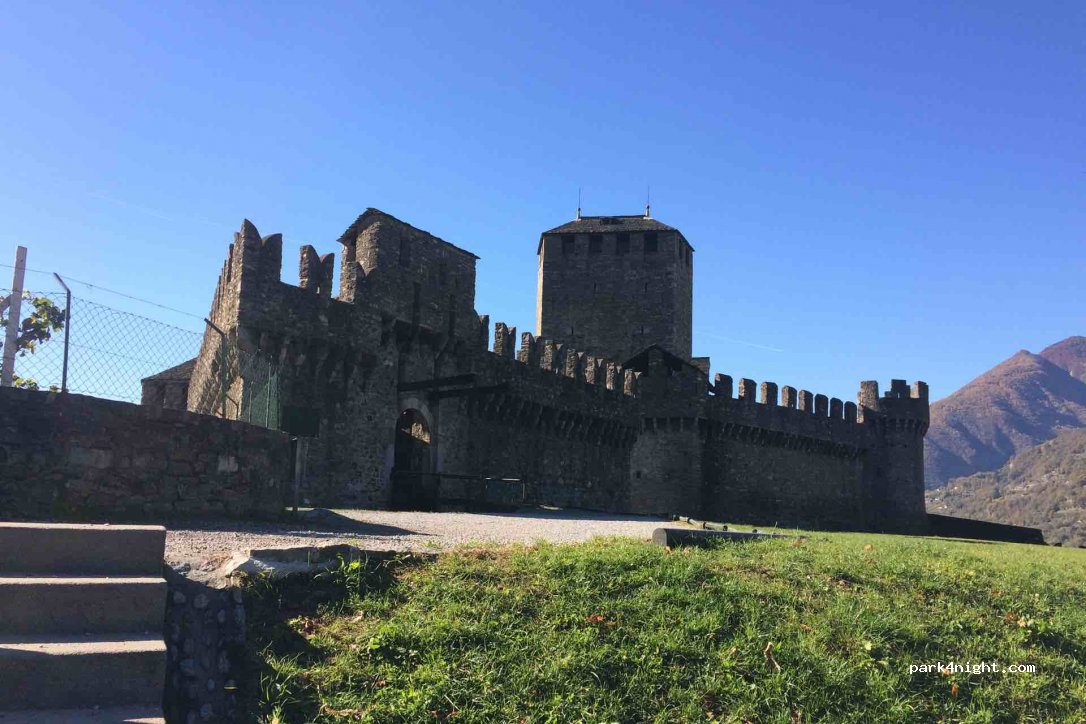 (6500) Bellinzona - Salita al castello di Montebello — foto