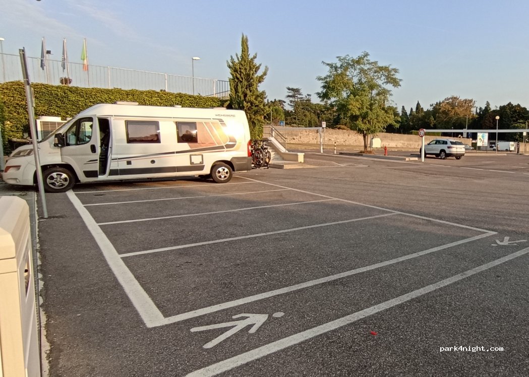(37017) Veneto - 7 Via dei Miniscalchi — foto