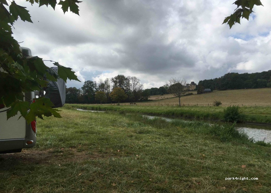 (58290) Isenay - La Prairie de la Chapelle — foto