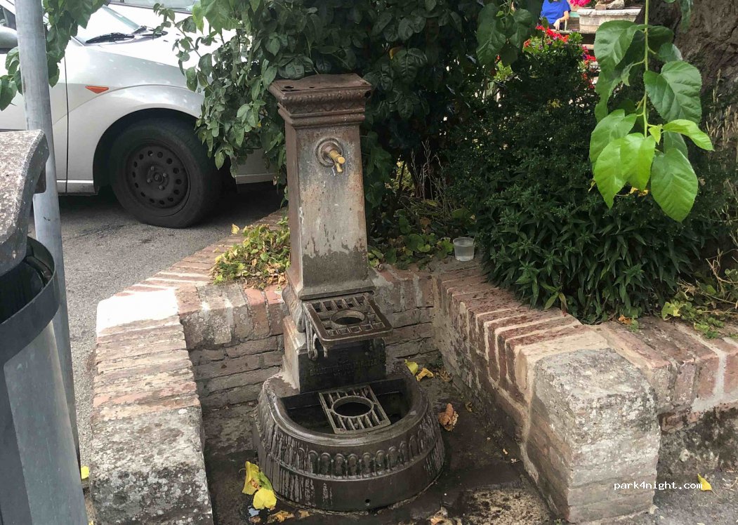 (53014) Lucignano D'arbia - 11 Piazza del Pozzo — foto