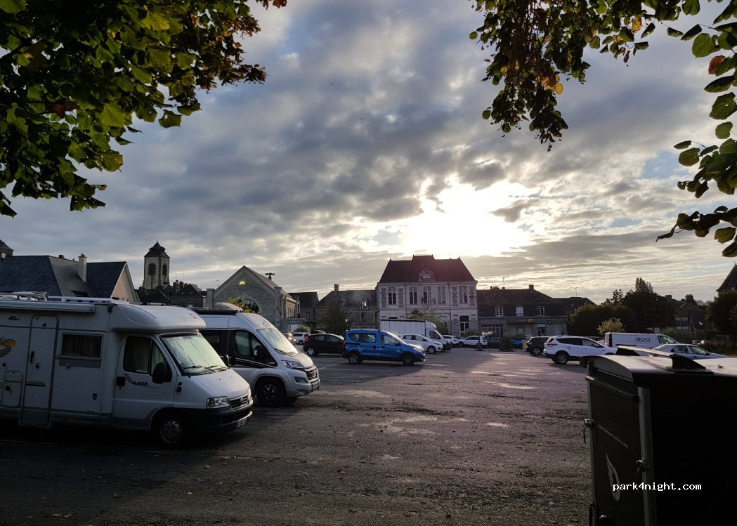 (35140) Saint-Aubin-du-Cormier - 3 Place de la Mairie — foto