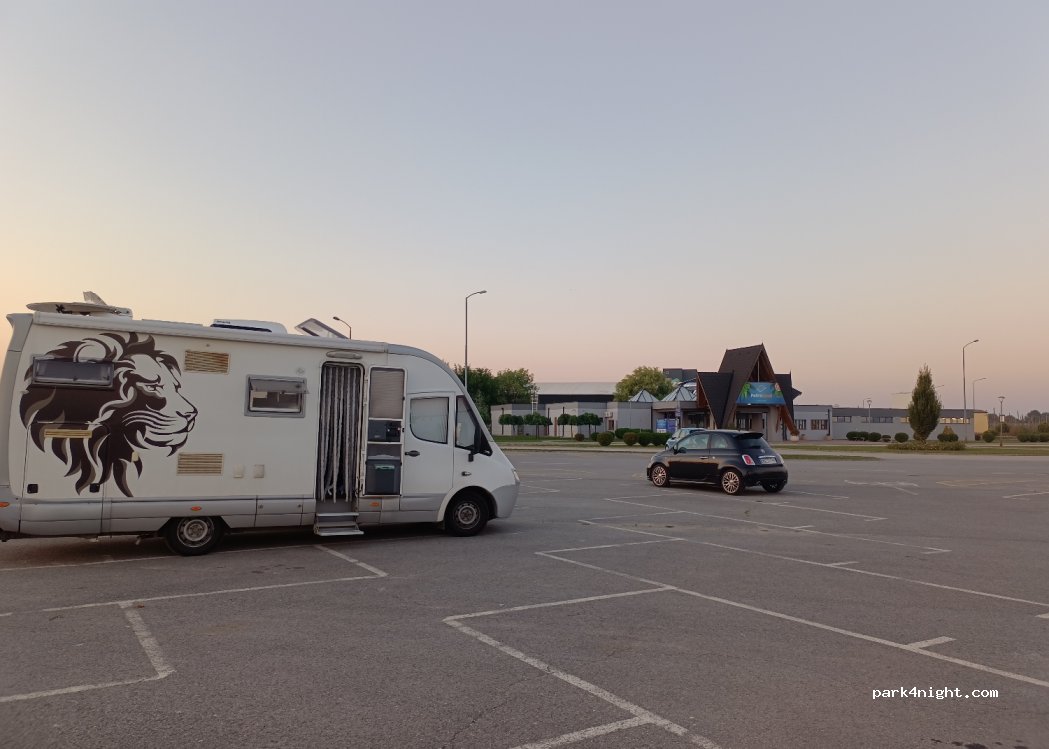 (21470) Bački Petrovac - 5 Novosadski put — foto