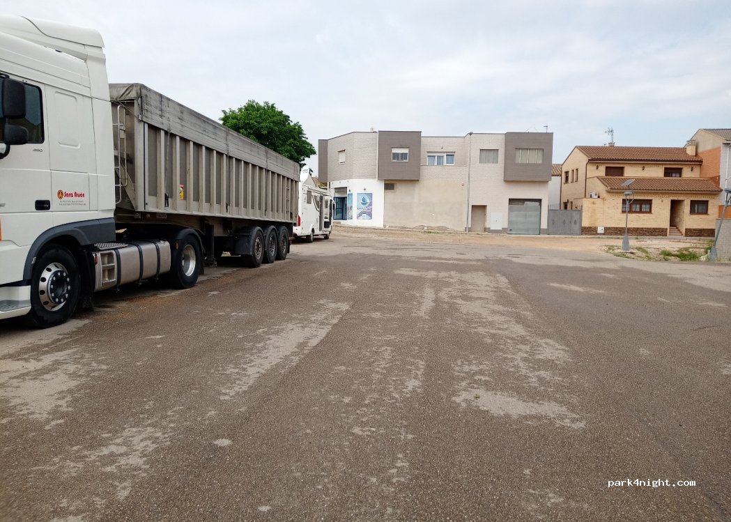 (50740) Fuentes de Ebro - Calle Pablo Gargallo — foto 4