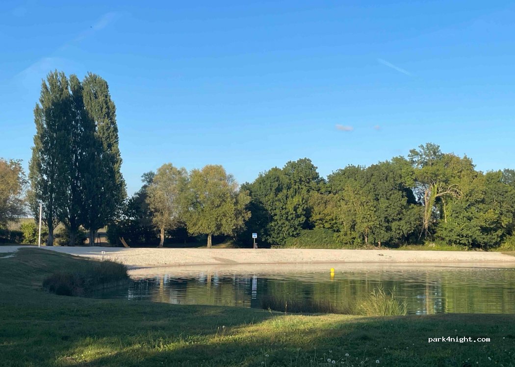 (16140) Saint-Fraigne - D182 — foto