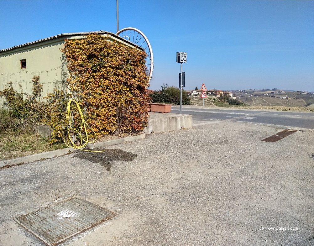 (12050) Barbaresco - Strada Provinciale 3 — foto