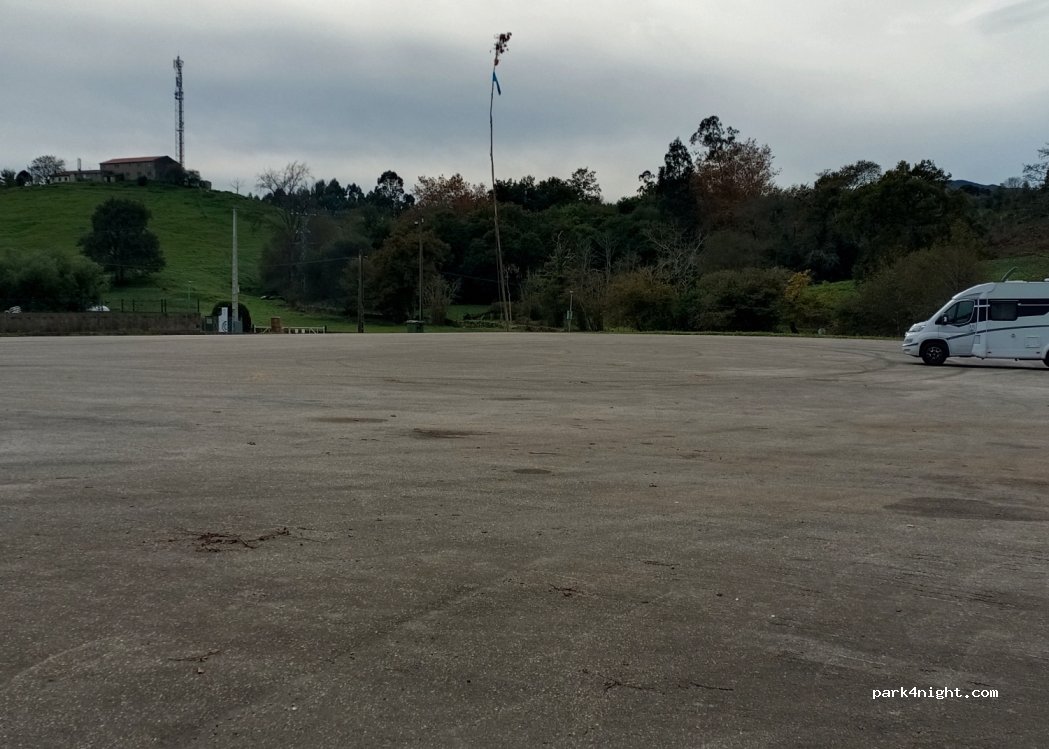 (33590) Ribadedeba - 109A Calle Peral — foto