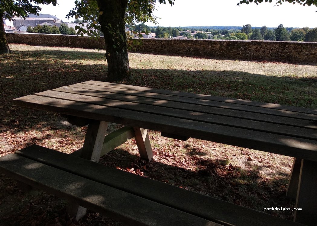 (79700) Mauléon - 5 Place du Château — foto
