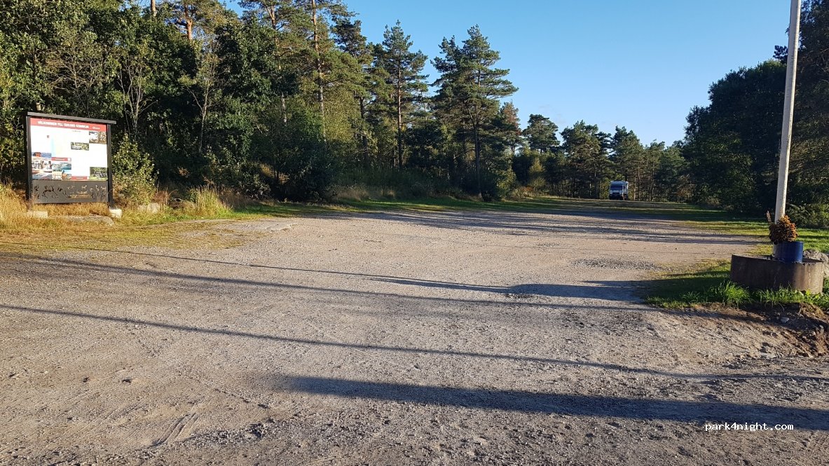 (457 91) Tanumshede - 2 Grebbestadsvägen — foto