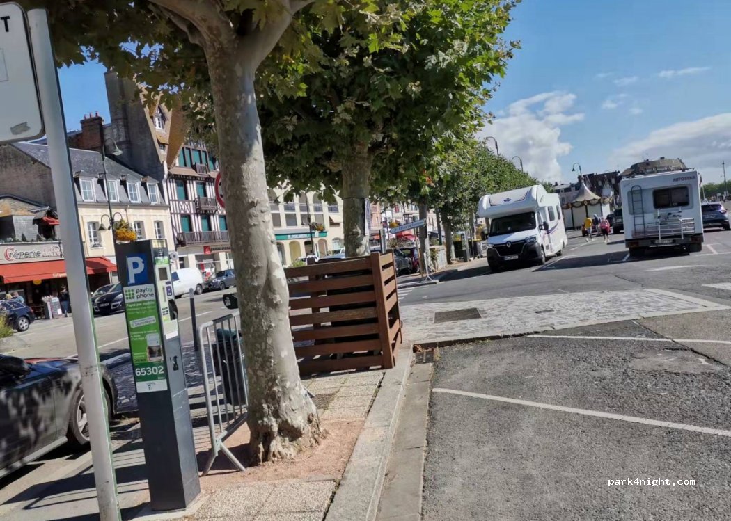 (14360) Trouville-sur-Mer - 26 Boulevard Fernand Moureaux — foto 3
