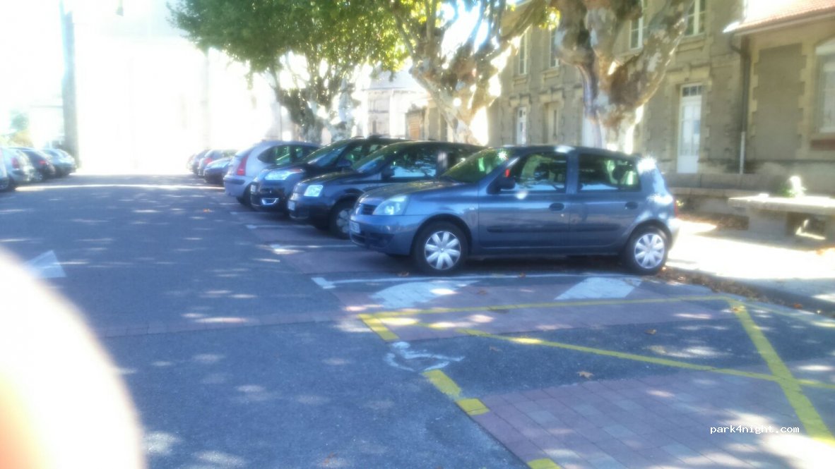 (33185) Le Haillan - 9 Place Henri Bos — foto