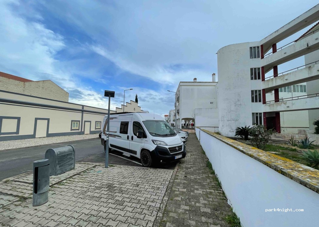 (8800-397) Tavira - 66 Rua dos Mártires da República — foto 2