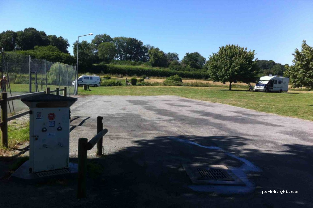 (23140) Jarnages - Place de la Poste — foto