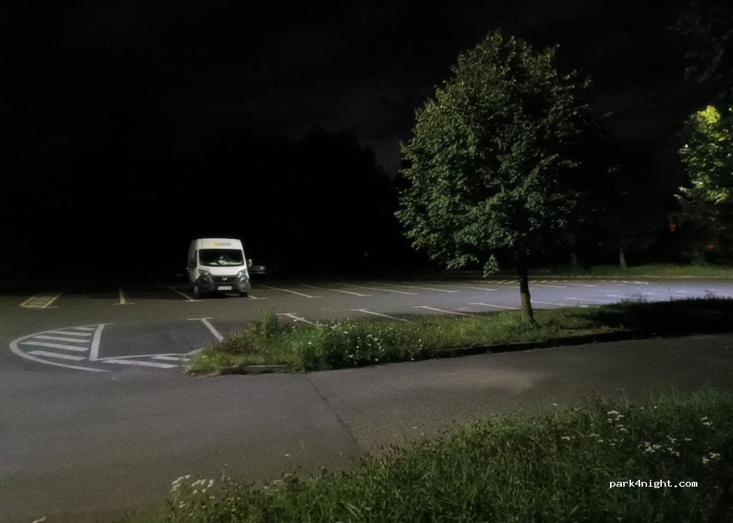 (44-200) Rybnik - 39 Cmentarna — foto