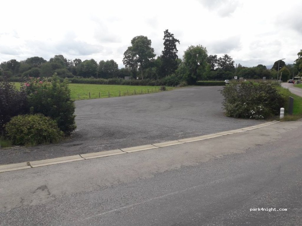 (71190) BRION - Parking de L'église — foto